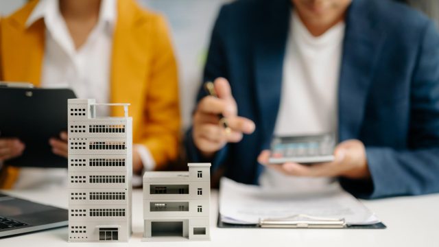 Inversión inmobiliaria extranjera en Barcelona: guía legal completa 2025